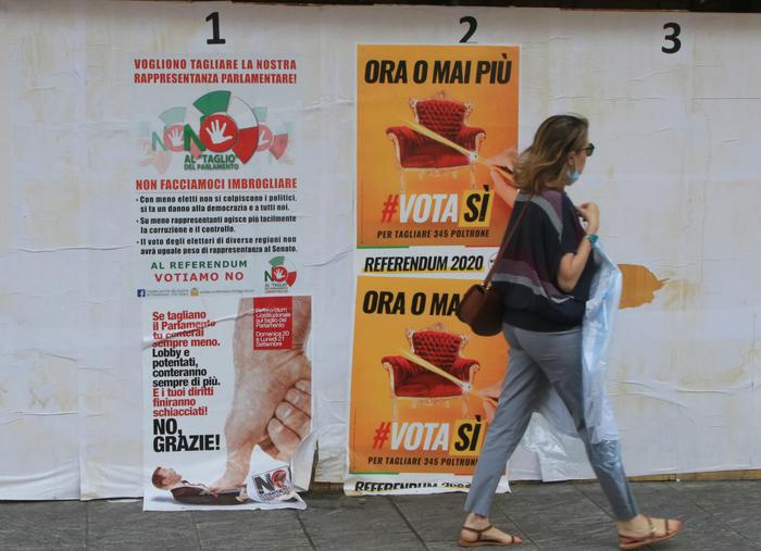 Referendum: manifesti pro e contro il taglio dei parlamentari
