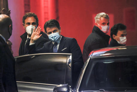 Governo: Conte lascia Palazzo Madama