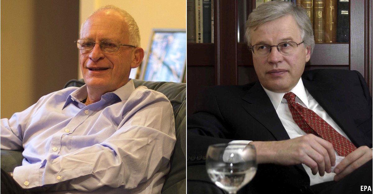 Oliver Hart                                  Bengt Holmström                              