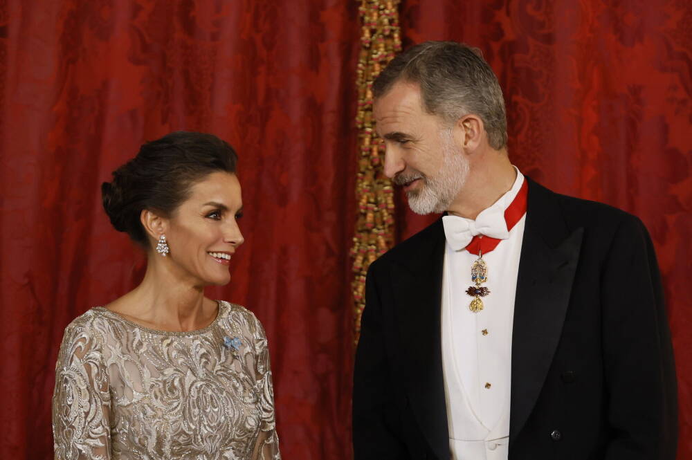 Spain's royal couple chair a gala dinner during the official visit of Qatar's Emir Sheikh Tamim bin Hamad Al Thani, Kong Felipe, Dronning Letizia